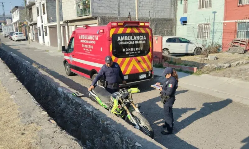 Motociclista resulta gravemente lesionada tras derrapar en camino a Rancho de Enmedio