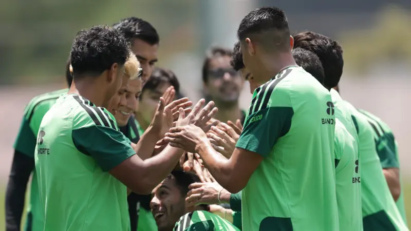 Tri recibe refuerzos europeos: Santiago Giménez, Johan Vásquez y Obed Vargas reportan al CAR