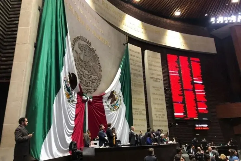 Exhibe Congreso caos y rezagos