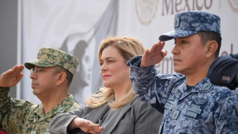 Maru Campos acompaña ceremonia conmemorativa por el CLXIV aniversario de la Batalla de Puebla