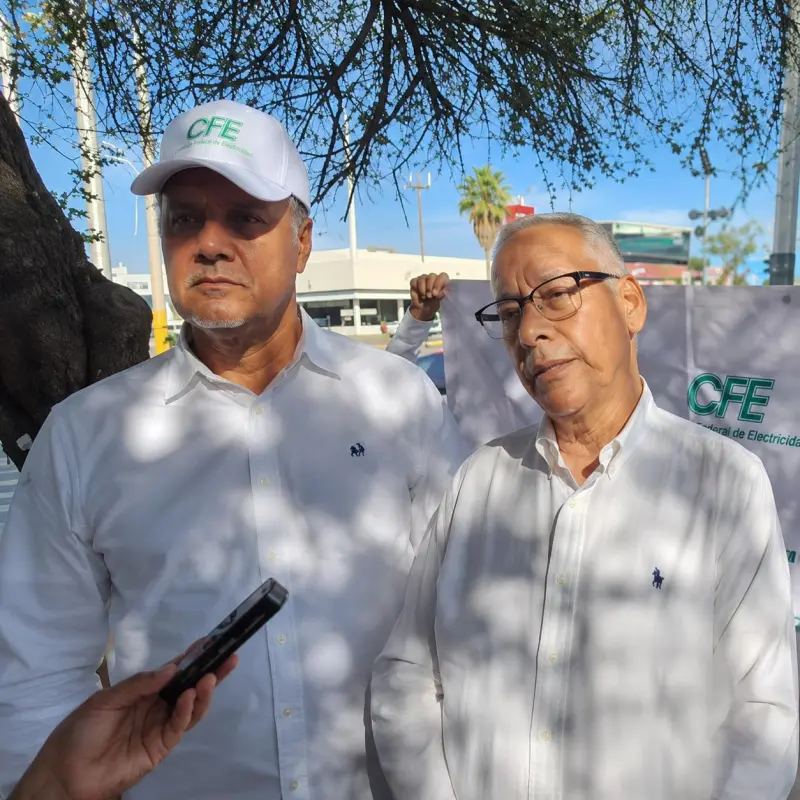Exempleados de CFE protestan en Torreón por reducción de pensiones
