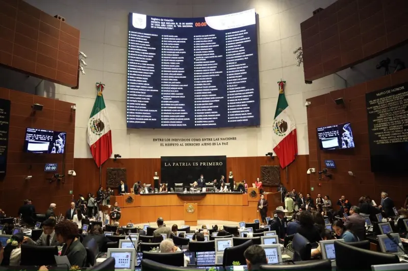 Gino Segura impulsa regulación del turismo digital en México
