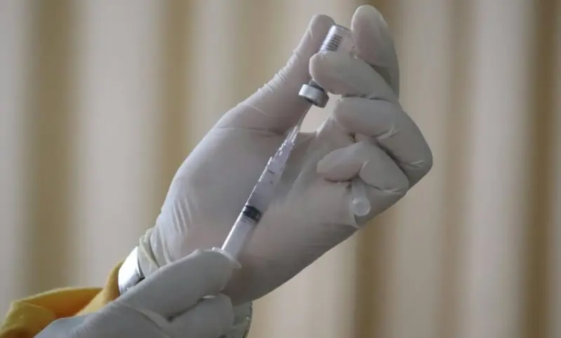 Estima OMS que en 2 meses haya una vacuna para brote de ébola