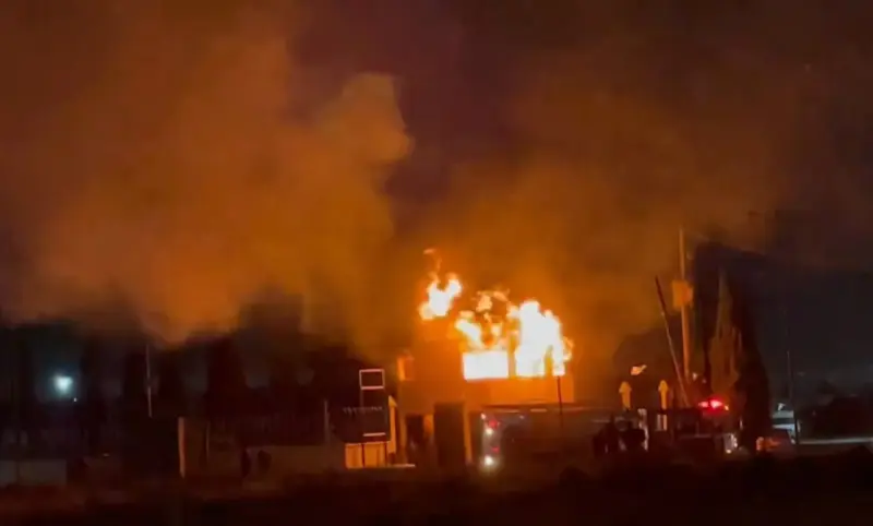 Incendio en escuela de Edomex provoca intensa movilización