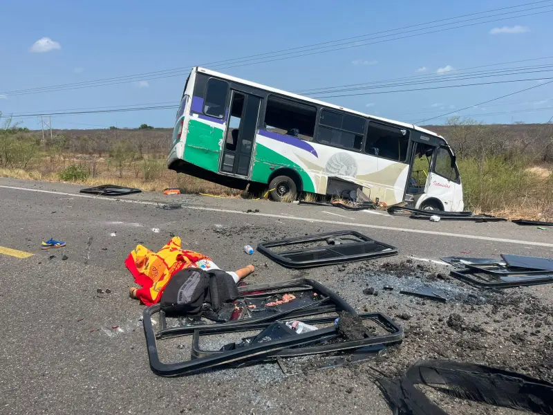 Muere mujer en choque de autobús en Juchitán