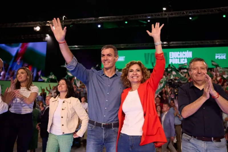 Montero y Sánchez apelan al voto útil para evitar el hundimiento histórico del PSOE andaluz