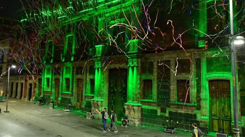 El Centro Histórico de la Ciudad de México tendrá 4 mil 500 nuevas viviendas para frenar la invasión de bodegas comerciales y el abandono nocturno tras la instalación de 6 mil luminarias en monumentos emblemáticos que buscan recuperar la vida vecinal en e