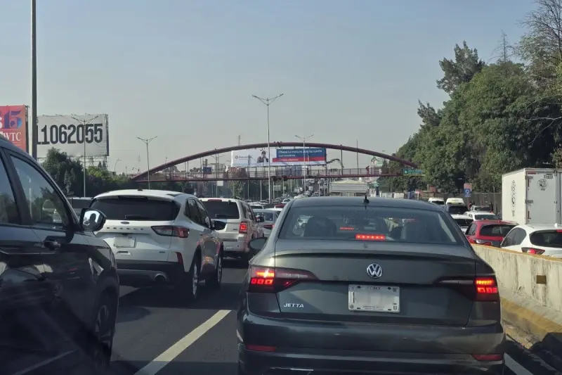 ¡Sal con tiempo! Reportan intenso tráfico en autopista México-Querétaro