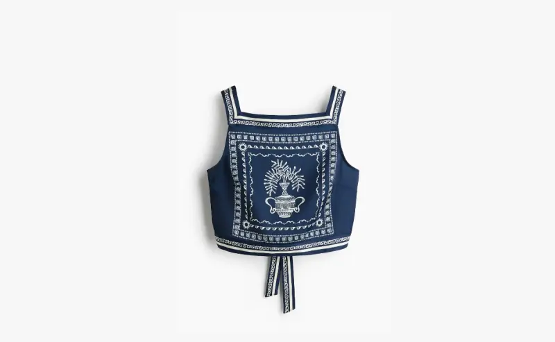 Si buscas un look fresco y moderno, este top cropped es todo lo que necesitas