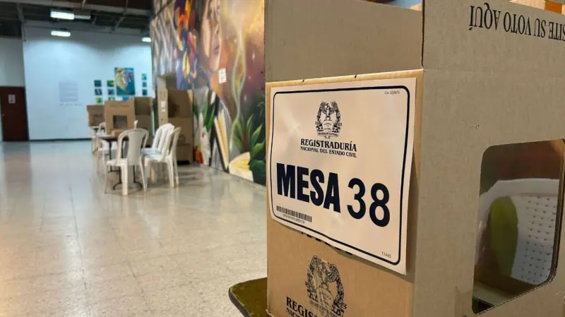 Colombia vota en una primera vuelta decisiva entre polarización, seguridad y desgaste político