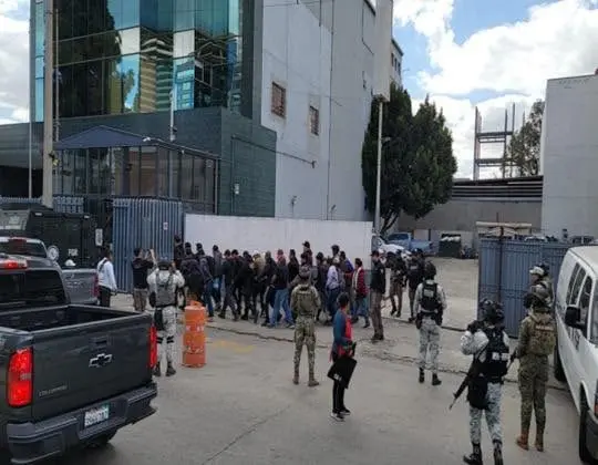 Liberan a 26 migrantes privados de la libertad