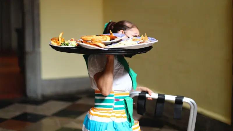 Sanborns encuentra en los molletes un puente inesperado hacia la generación Z