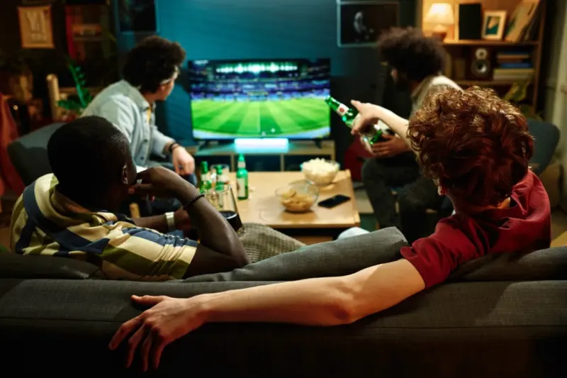 Consumo futbolero dispara 160% los pedidos de cerveza en delivery