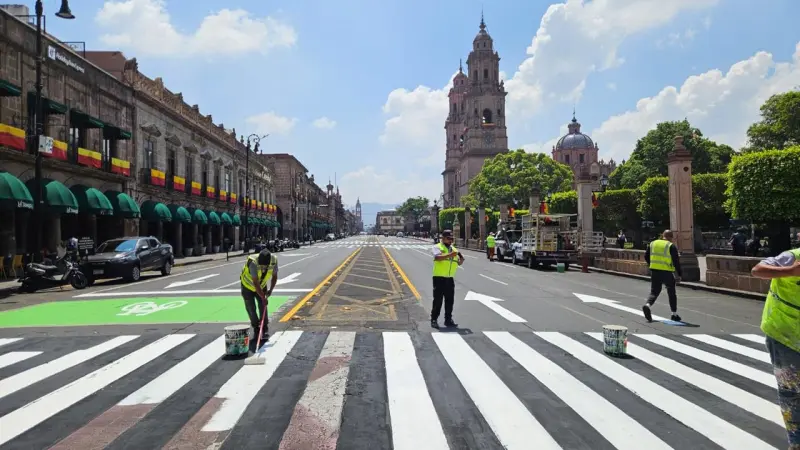 Baliza gobierno de Morelia avenida Madero previo a 485 aniversario