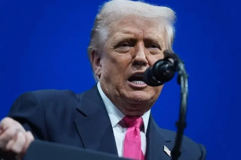 Arremete Trump contra juez tras fallo sobre Centro Kennedy