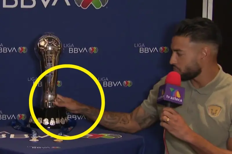 VIDEO: ¡Insólito! Nathan Silva, defensa de Pumas, desafía la superstición y toca el trofeo de la Liga MX antes de la final