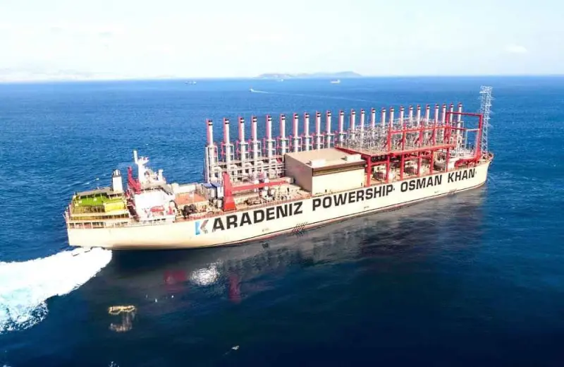 Instalan planta flotante para evitar apagones en Quintana Roo