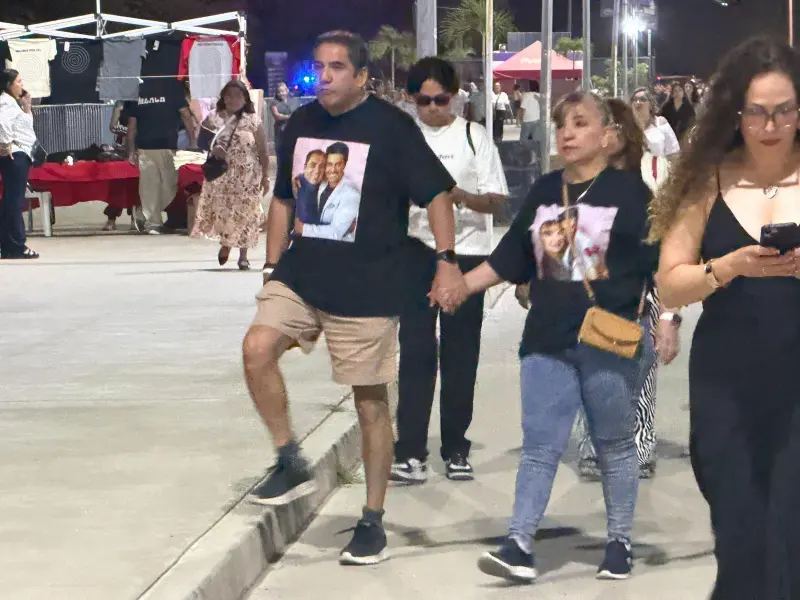 Fans abarrotan El Encanto para ver a Chayanne en Mazatlán