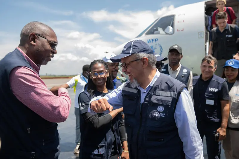Director de la OMS visita Congo, epicentro del brote de ébola
