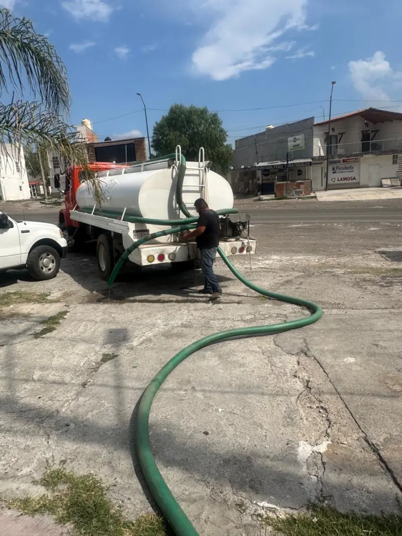 Atiende Fausto Vallejo M petición de agua a morelianos