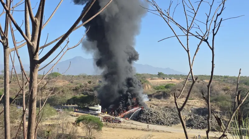 Suspenden clases en Puerto Vallarta por incendio en vertedero El Gavilán