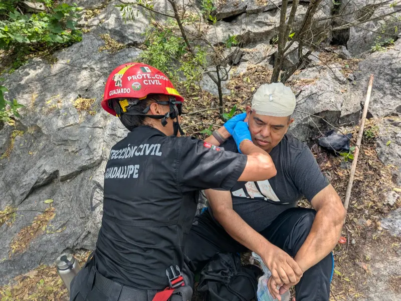 Rescatan a senderista lesionado en el Cerro de la Silla