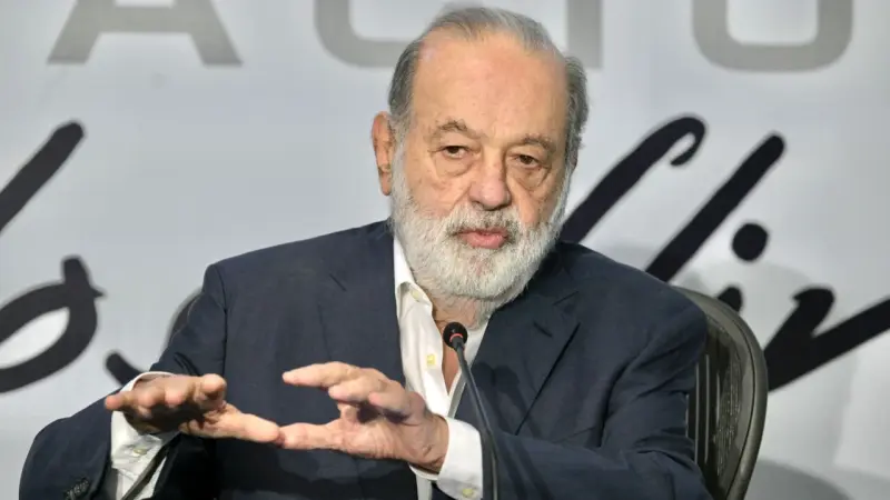 Carlos Slim descarta desarrollo de Lakach por considerarlo “irracional”