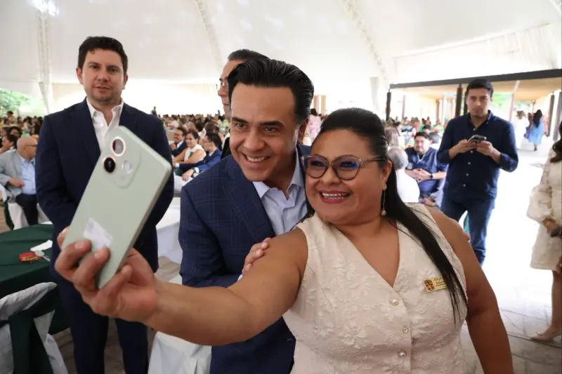 Reconoce Luis Nava labor de madres trabajadoras y personal de enfermería de SESEQ