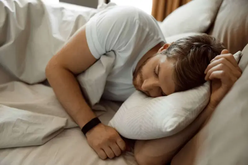 De la almohada al ánimo: el vínculo oculto entre sueños y emociones matutinas