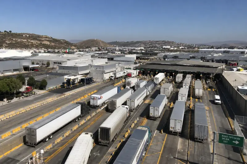 Promedian 3 mil camiones diarios de exportación en aduana de Tijuana
