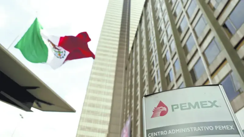 Pemex mantendrá hasta 2028 flujos negativos y dependencia del gobierno por altos vencimientos de deuda: Moody’s
