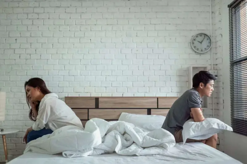 Dormir sin pantallas: el pequeño gesto nocturno que puede salvar tu matrimonio