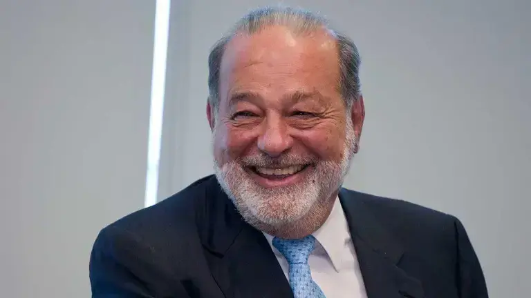 Slim identifica caída de Pemex como el mayor problema del país y anuncia inversión de 5 mil millones de dólares