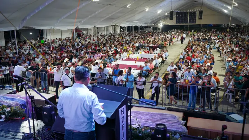 Celebran al magisterio de Huejutla con rifa de un auto