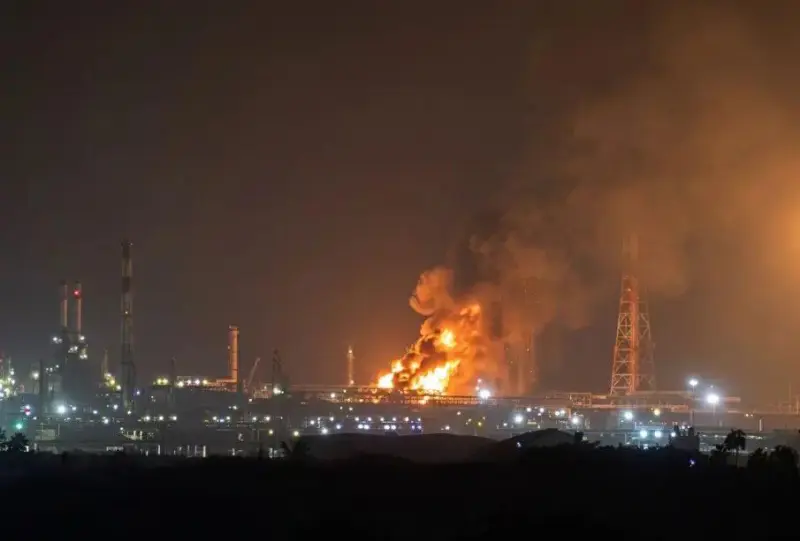 Muere uno de los seis trabajadores lesionados en la explosión de la Refinería Salina Cruz, confirma Pemex