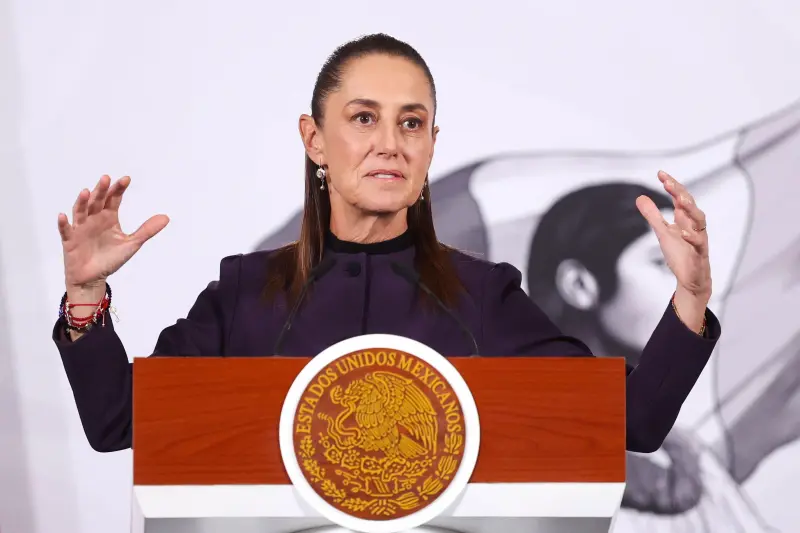 Se compromete Sheinbaum a revisar descuentos en pensiones de Pemex