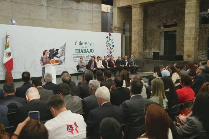 Sheinbaum anuncia jornada laboral de 40 horas y aumento salarial para trabajadores del Estado