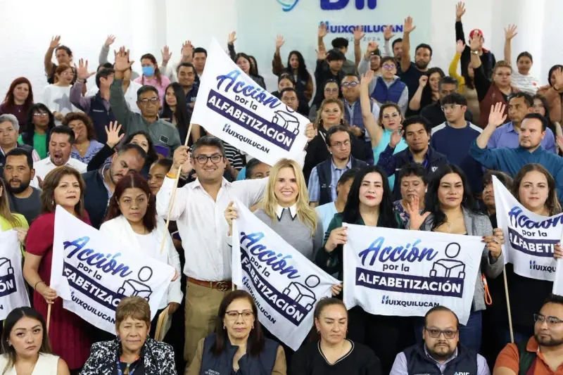 Lanzan programa de alfabetización con apoyo del INEA en Huixquilucan