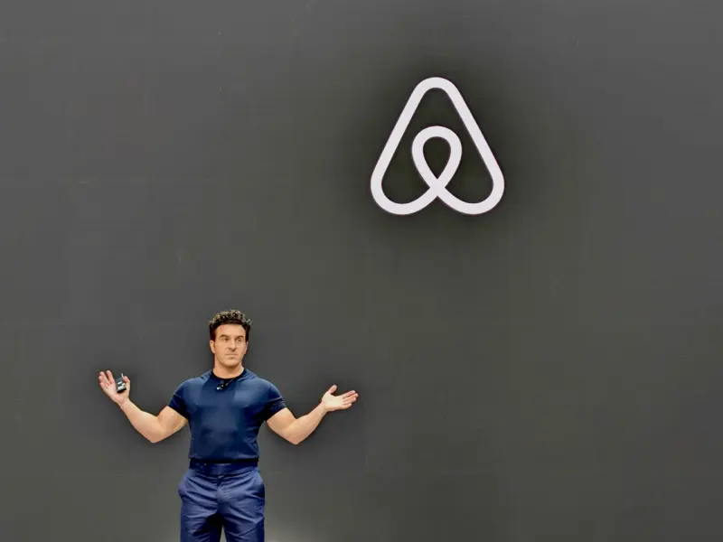 Airbnb quiere ser la superapp del turismo y desafía a Booking y Expedia