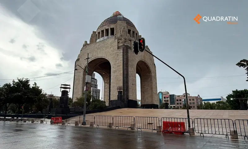 Blindan Monumento a la Revolución para informe de Sheinbaum