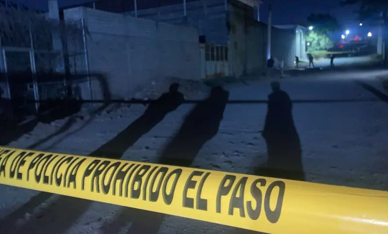 Hallan cadáver dentro de un coche en colonia Potrerillo de Acapulco