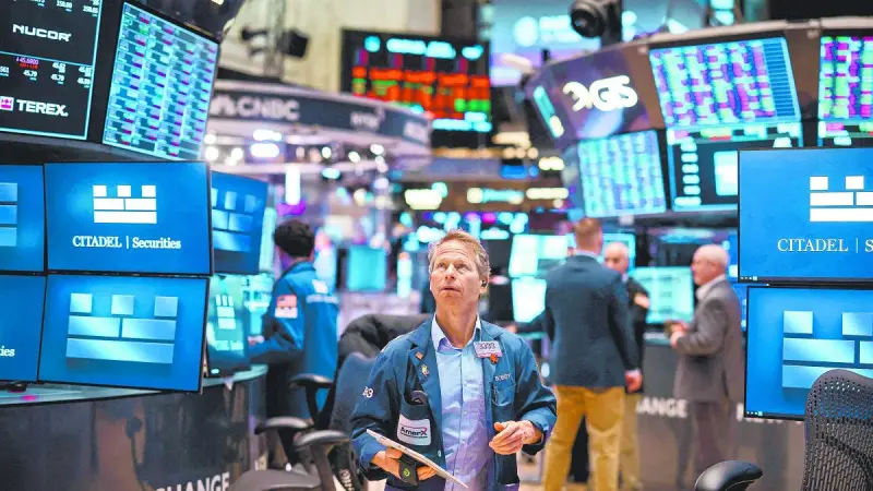 Wall Street retrocede ante las apuestas de aumento a las tasas de la Fed