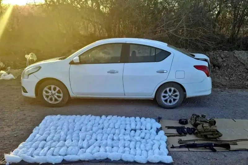 Asegura Marina arsenal, droga y explosivos en Sinaloa