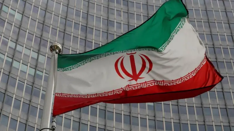 Irán impide la entrada de buques de guerra de EU en el estrecho de Ormuz