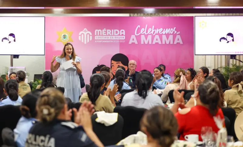 Celebran a mamás de la policía municipal
