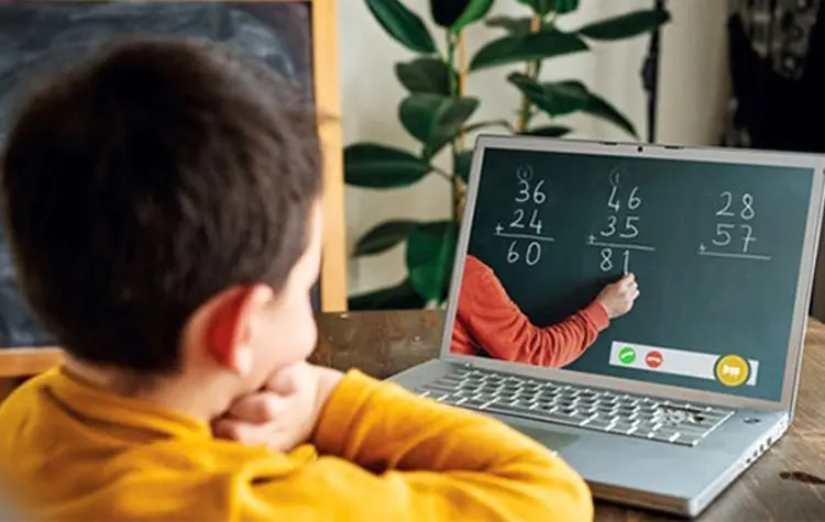 Adaptan más de 257 mil maestros sus clases a formato virtual