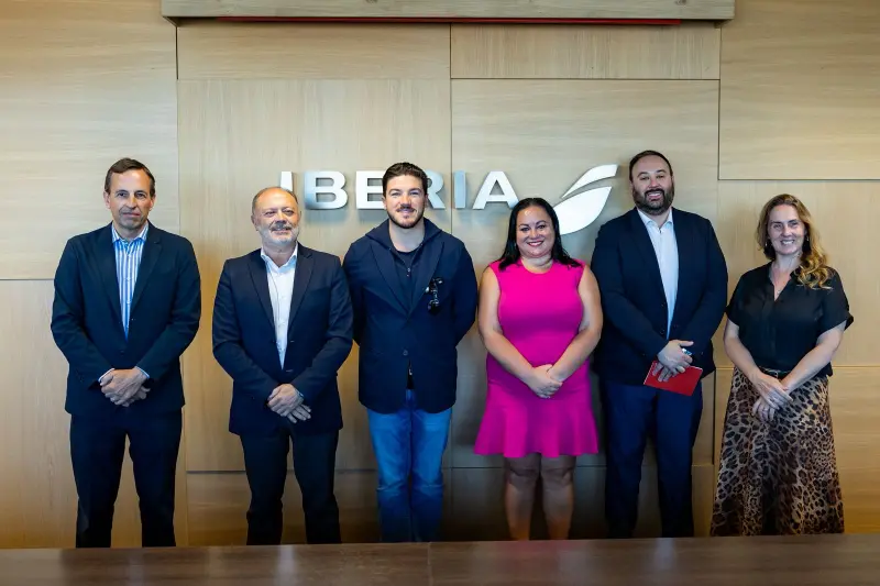 Anuncia Samuel García nueva ruta aérea Monterrey-Madrid con Iberia