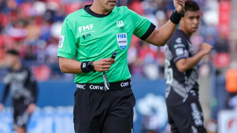¿Ayuda a Pumas? Comisión de Arbitraje se niega a cambiar silbante para la final