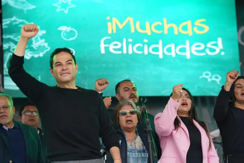 Reconoce Enrique Vargas a docentes de Huixquilucan por su labor