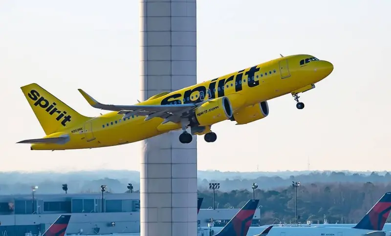 Enfrenta Spirit Airlines posible cierre por falta de fondos